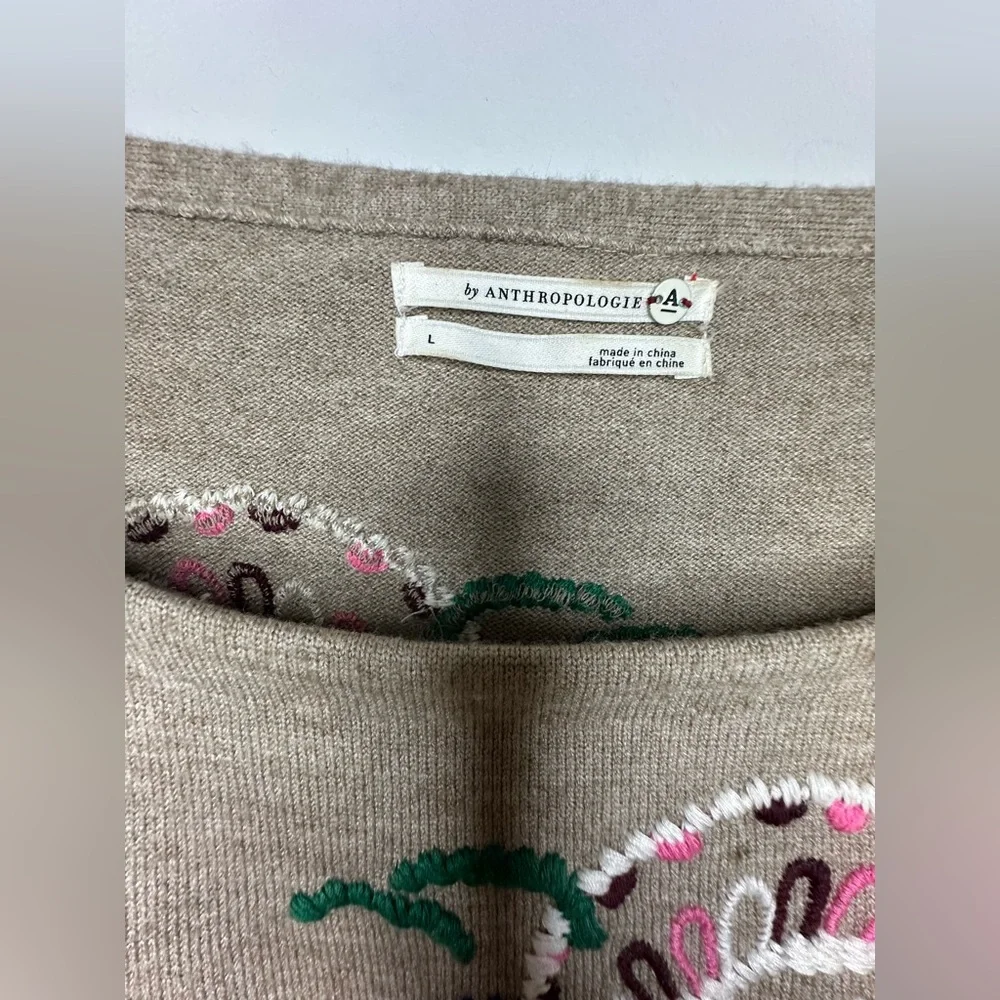 Anthropologie Embroidered Sweater  in Beige Size Large - Picture 10 of 17